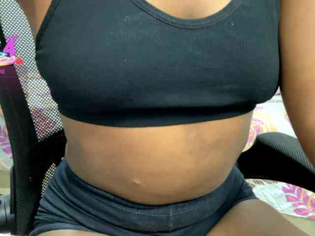 Sara_muscle webcam