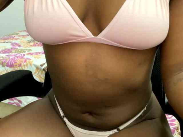 Sara_muscle webcam