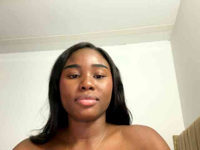 Sara_muscle webcam