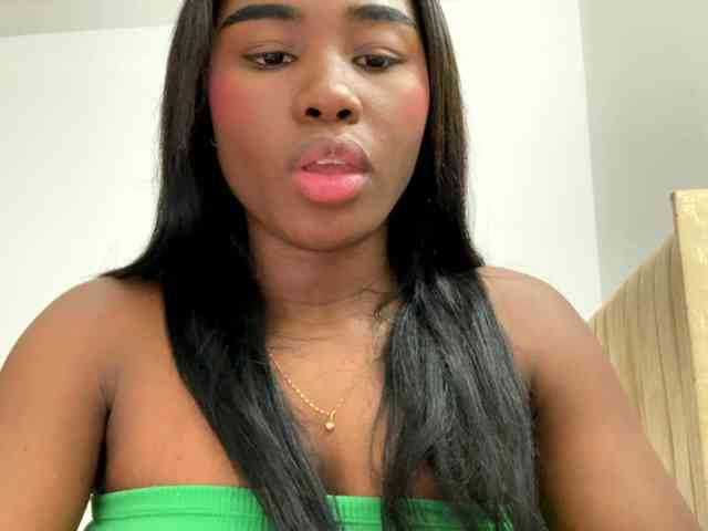 Sara_muscle webcam