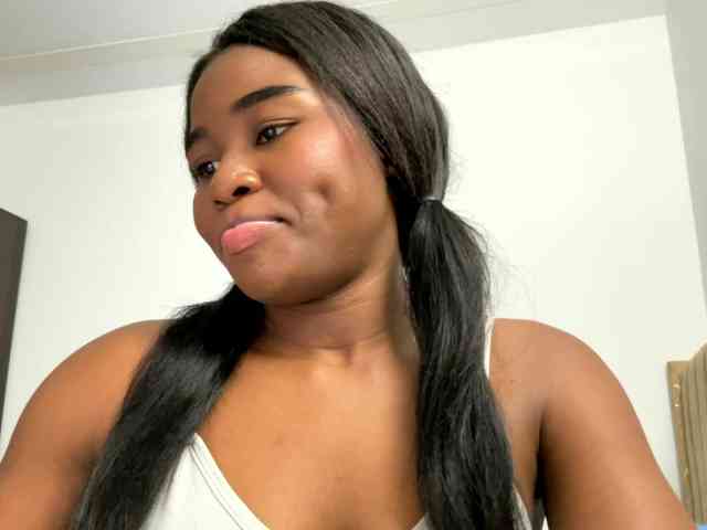 Sara_muscle webcam