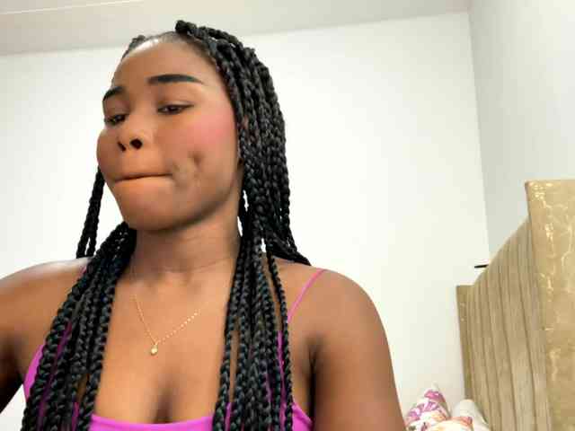 Sara_muscle webcam