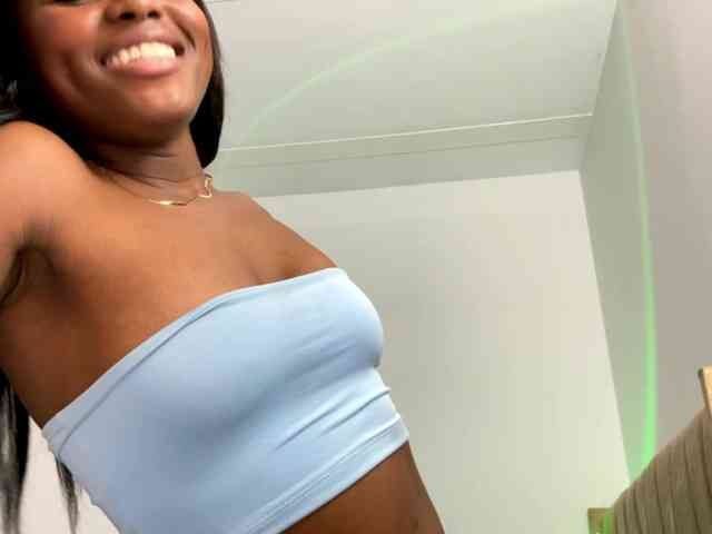 Sara_muscle webcam