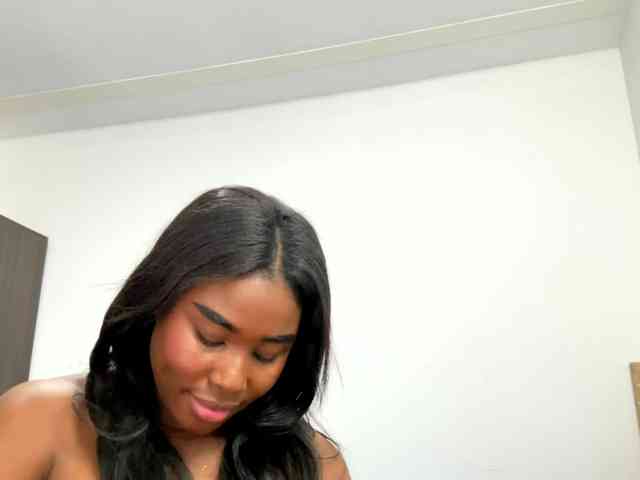 Sara_muscle webcam