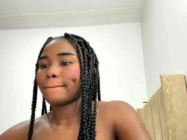 Sara_muscle webcam