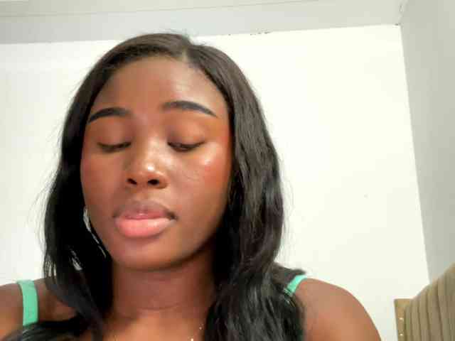 Sara_muscle webcam