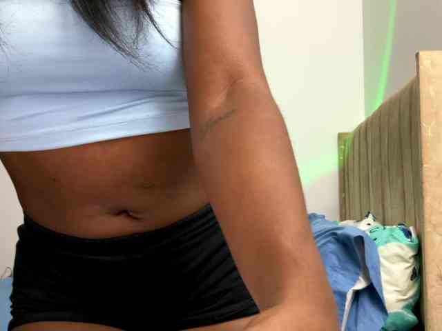 Sara_muscle webcam