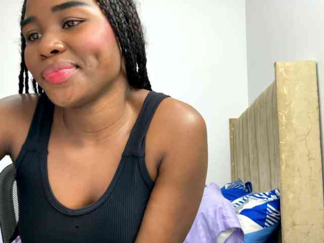 Sara_muscle webcam