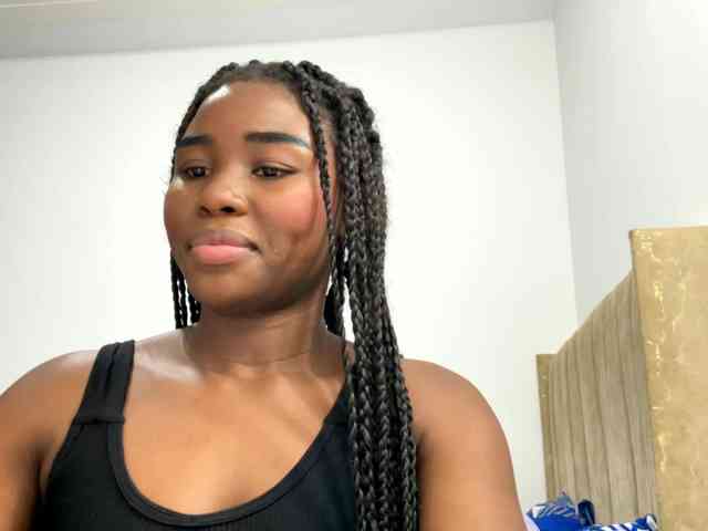 Sara_muscle webcam