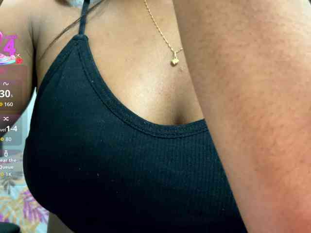 Sara_muscle webcam