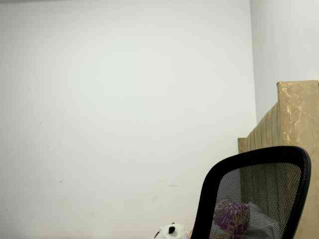 Sara_muscle webcam