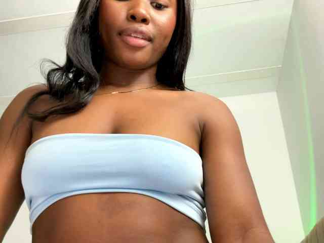 Sara_muscle webcam