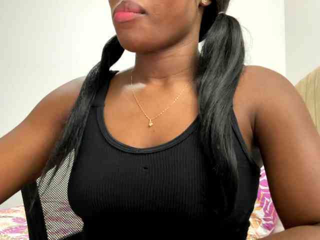 Sara_muscle webcam