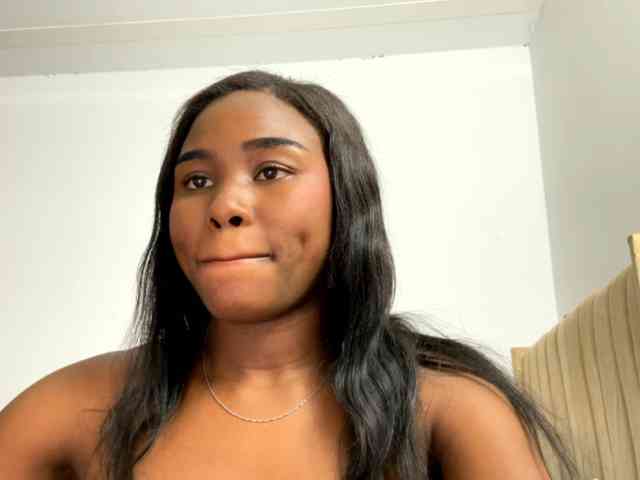 Sara_muscle webcam