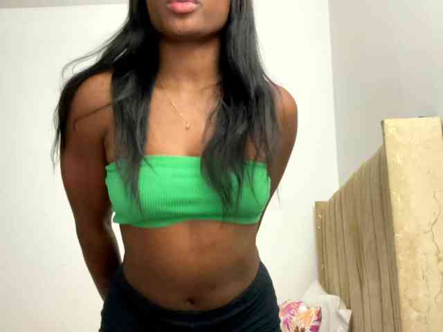 Sara_muscle webcam