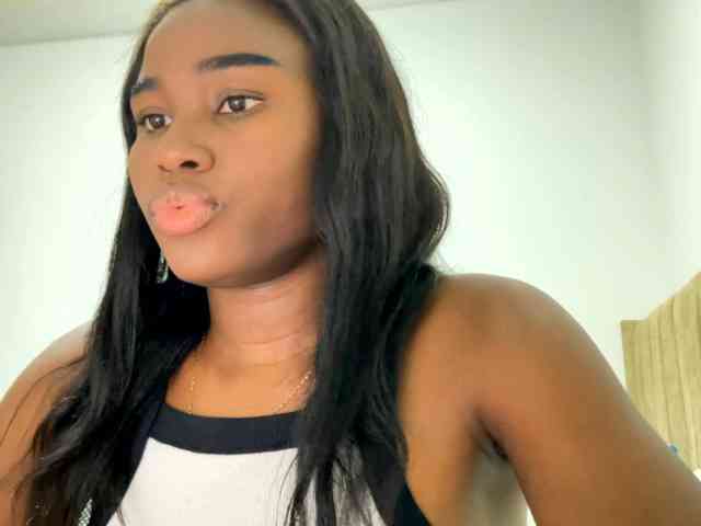 Sara_muscle webcam