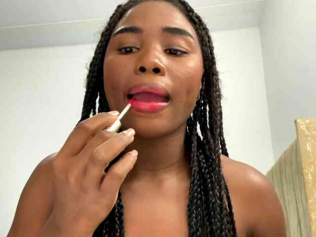 Sara_muscle webcam