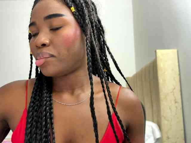 Sara_muscle webcam