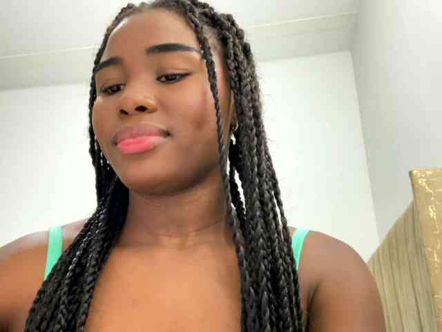 Sara_muscle webcam