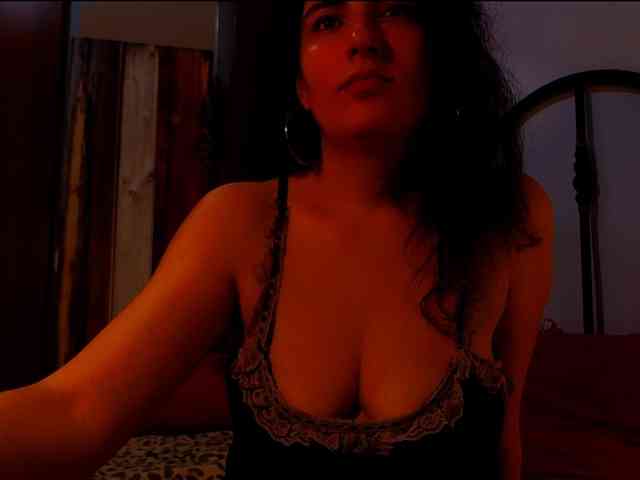 Suriats Live Webcam on BongaCams