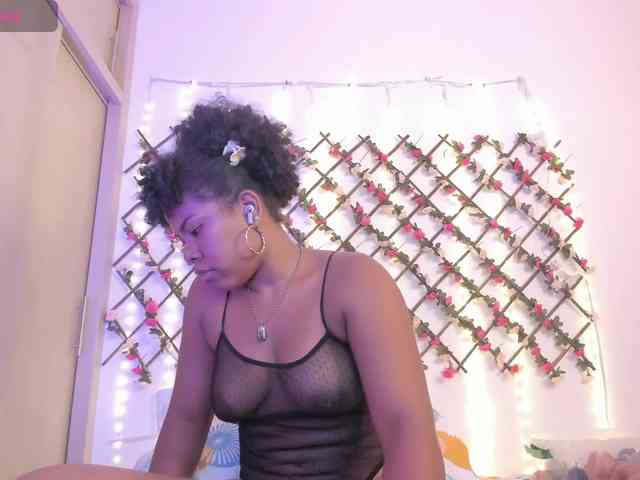 naughtyebonyy webcam