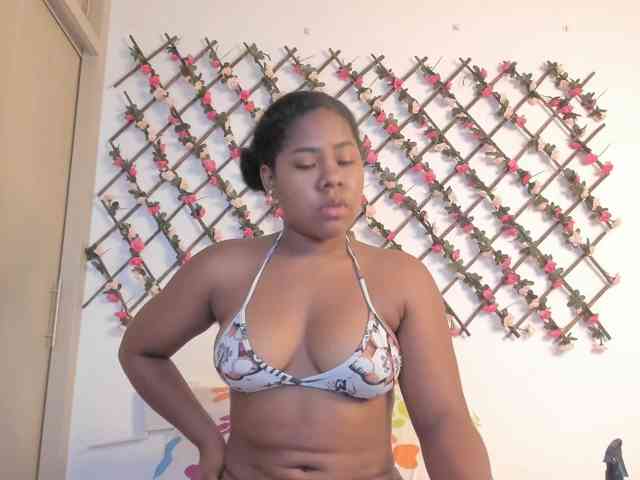 naughtyebonyy webcam