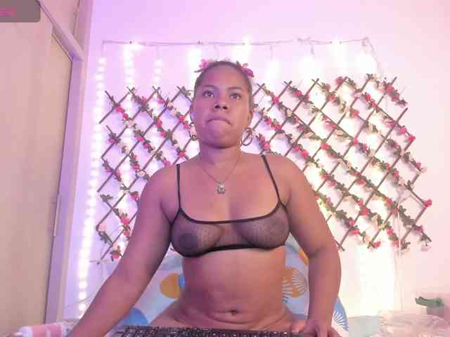 naughtyebonyy webcam