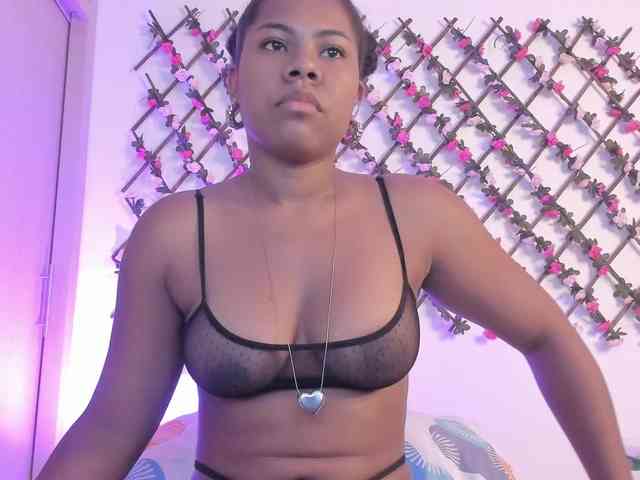 naughtyebonyy webcam