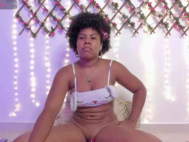 naughtyebonyy webcam