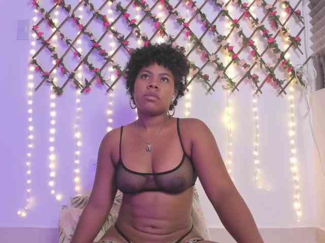 naughtyebonyy webcam