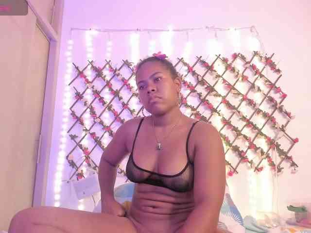 naughtyebonyy webcam