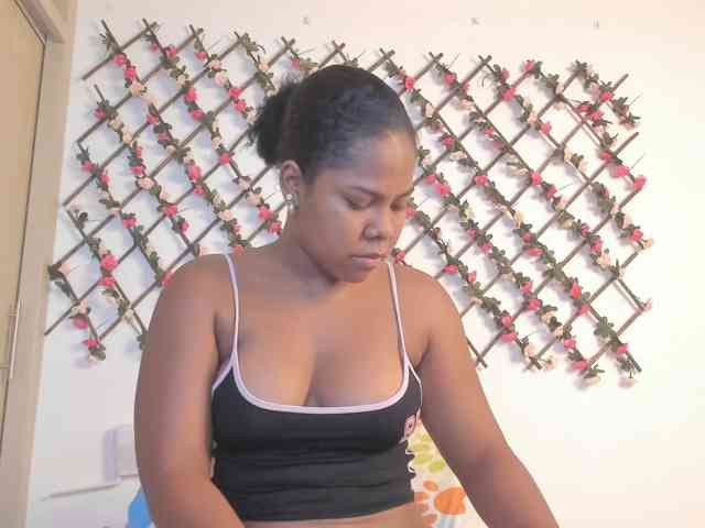 naughtyebonyy webcam