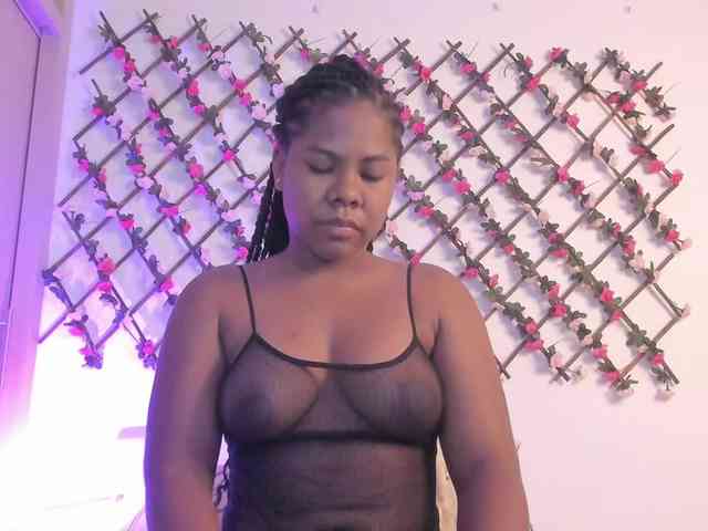 naughtyebonyy webcam