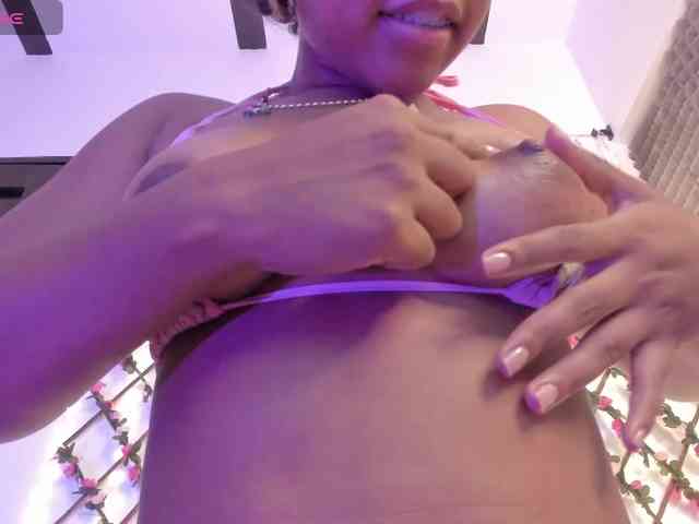 naughtyebonyy webcam