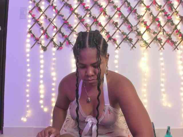 naughtyebonyy webcam