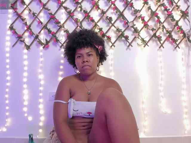 naughtyebonyy webcam