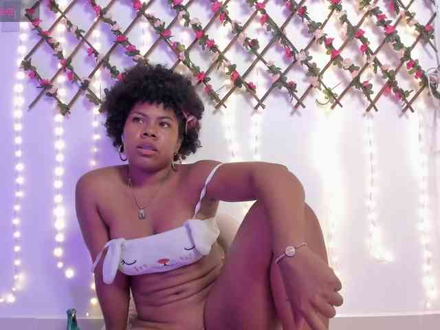 naughtyebonyy webcam