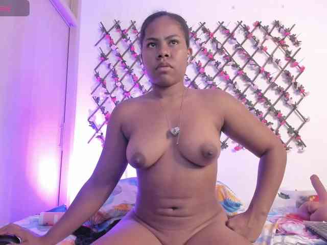 naughtyebonyy webcam