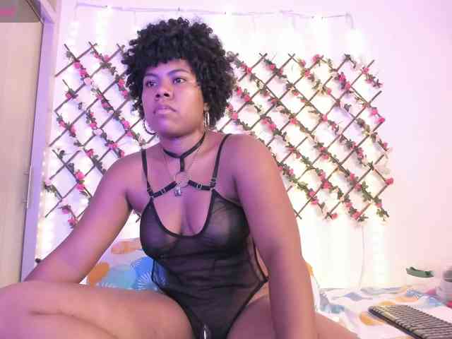 naughtyebonyy webcam