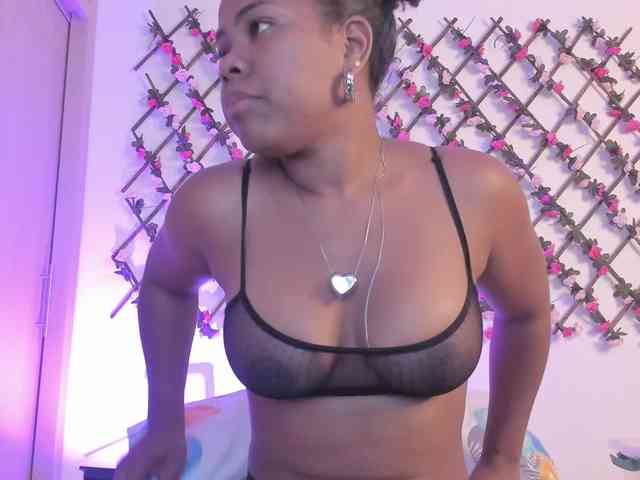 naughtyebonyy webcam
