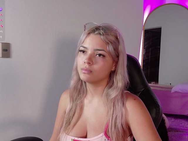 Aisha-engel live cam on BongaCams