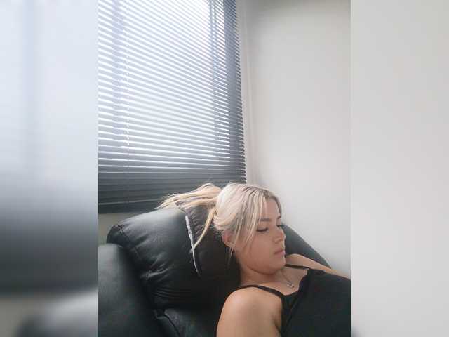 Aisha-engel live cam on BongaCams