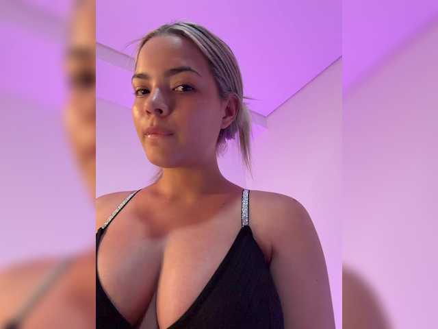 Aisha-engel live cam on BongaCams