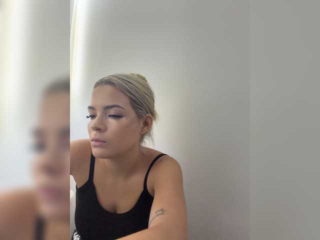 Aisha-engel live cam on BongaCams