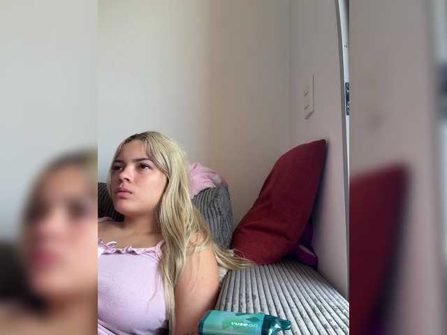 Aisha-engel live cam on BongaCams