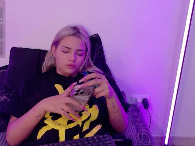 Aisha-engel live cam on BongaCams