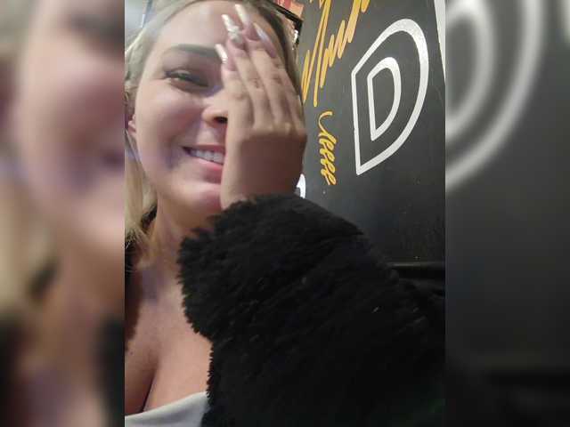 Aisha-engel live cam on BongaCams