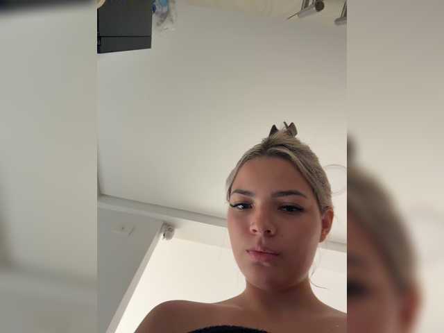 Aisha-engel live cam on BongaCams