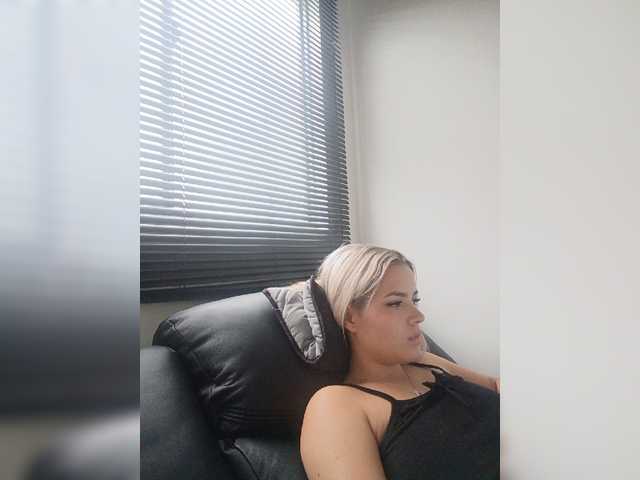 Aisha-engel live cam on BongaCams