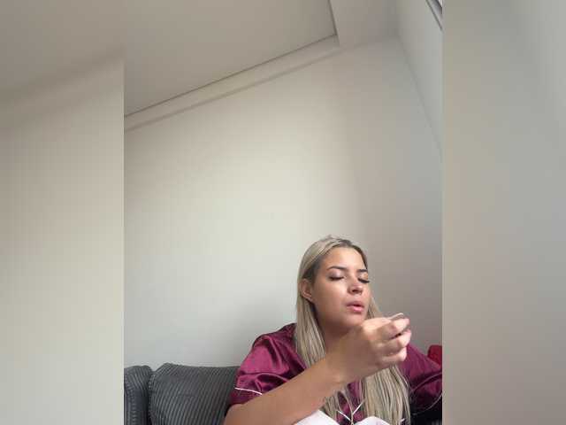 Aisha-engel live cam on BongaCams